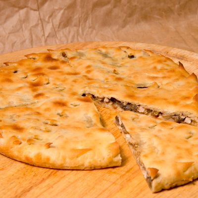 Осетинский пирог с курицей и грибами