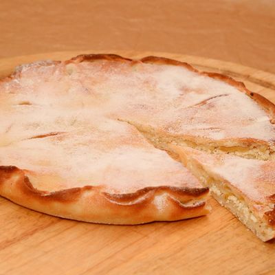 Осетинский пирог с творогом и грушей