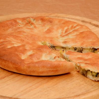 Осетинский пирог с картофелем и грибами