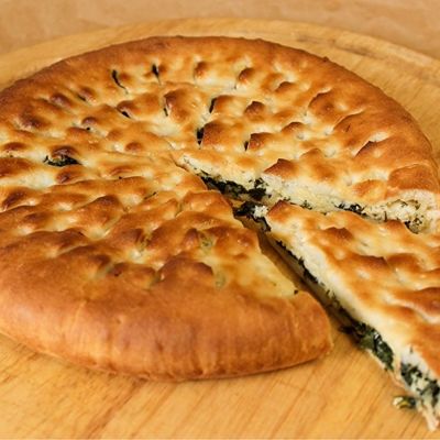 Осетинский пирог с картофелем, зеленью и луком