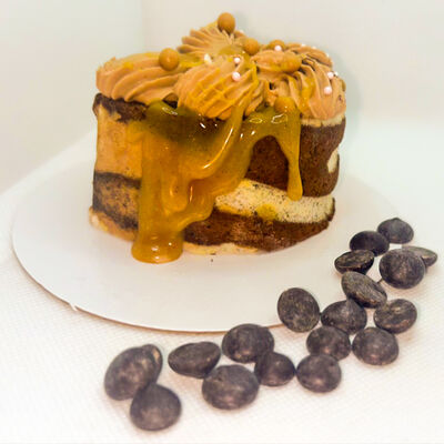 Рулет бисквитный, шоколад с солёной карамелью
