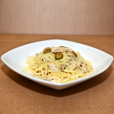 Паста с курицей и грибами в сливочном соусе